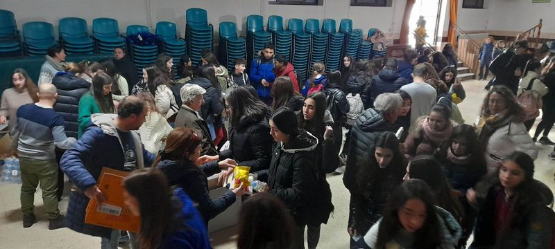 Alumnos, familias y profesorado celebran la operación bocata en el San Juan Bosco