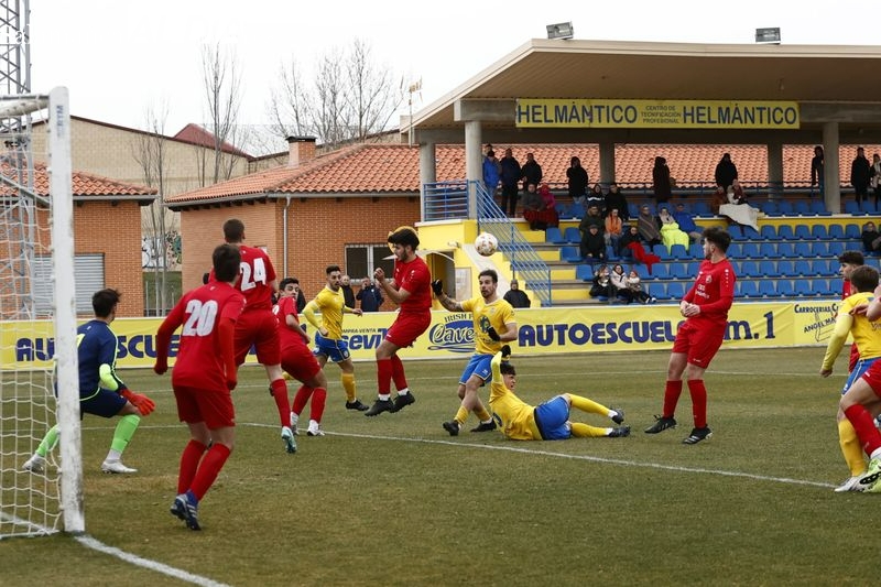 El Monterrey vuelve al Reina Sofía y disfruta del césped natural en Provincial de Aficionados
