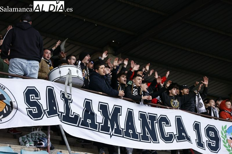 Buen ambiente en el Helmántico de la mano de la promoción para los abonados del Salamanca UDS