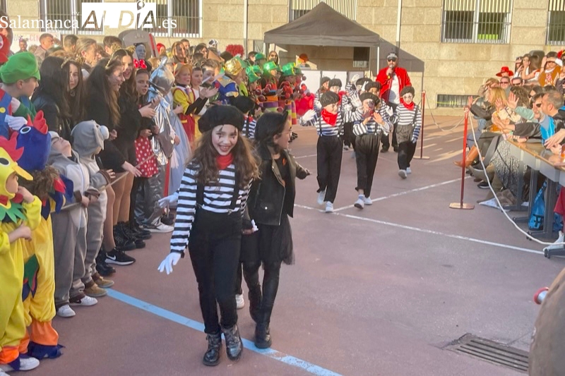 Imaginativo y ambientado Festival Misionero en el colegio La Encarnación