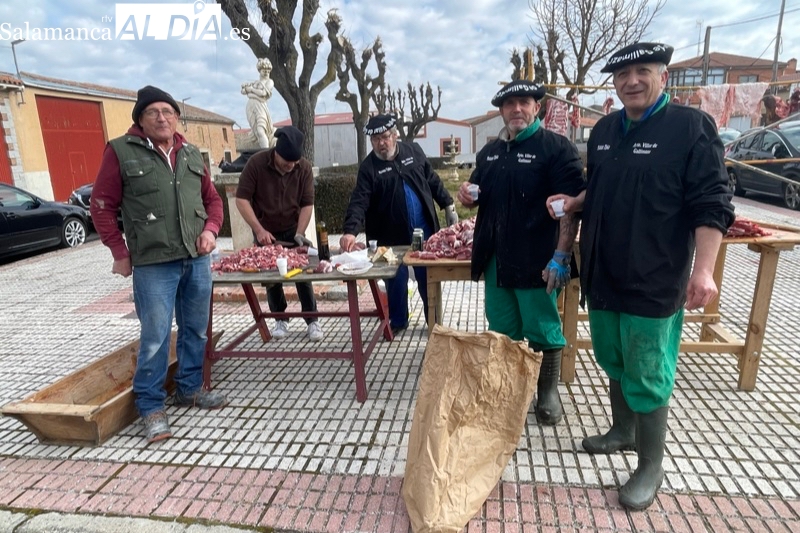 Villar de Gallimazo vive una animada y participativa XI Matanza Tradicional