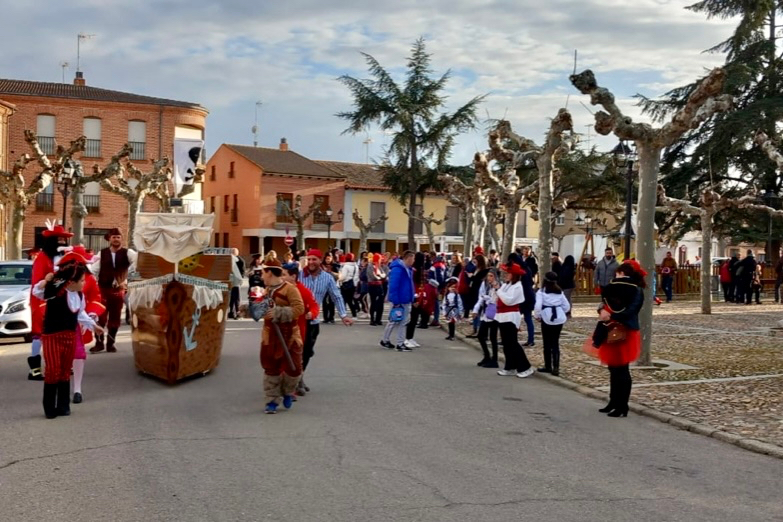 Cantalapiedra arranca el carnaval con un concurrido desfile de disfraces