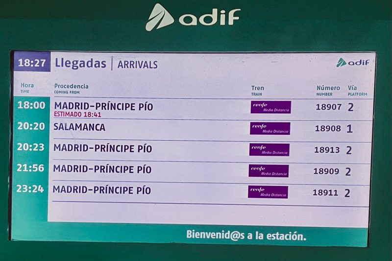 ‘Viajeros en tierra’ y retrasos de 40 minutos generar malestar entre los usuarios de autobús y tren