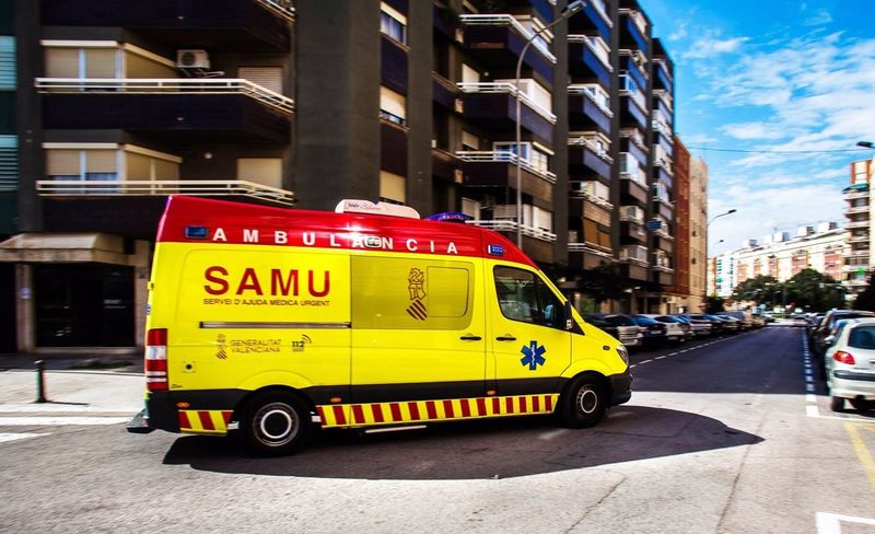 Un bebé de 15 meses cae desde un tercer piso en Alzira (Valencia)
