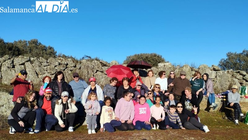 Los vecinos de Bañobárez mantienen la tradición del Jueves Merendero