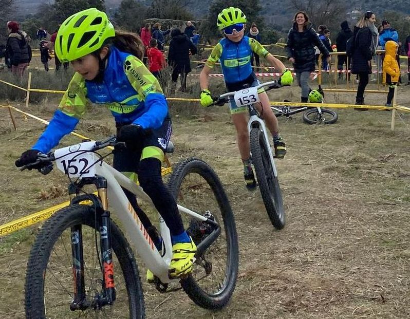 Las salmantinas Daida García y Martina Santos se lucen en el I Premio de Burgohondo