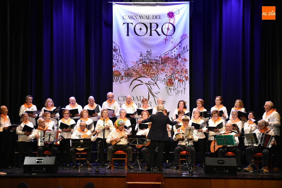 La Rondalla del Centro de Mayores debuta en el preCarnaval Cultural