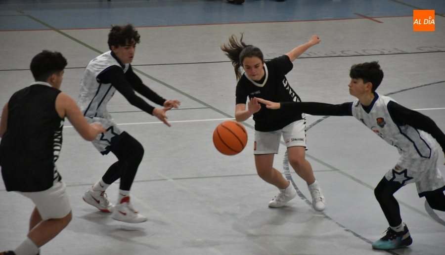 #M | 25-26 FEB | Completa mañana de reinicio con fútbol sala y basket en el Eladio Jiménez