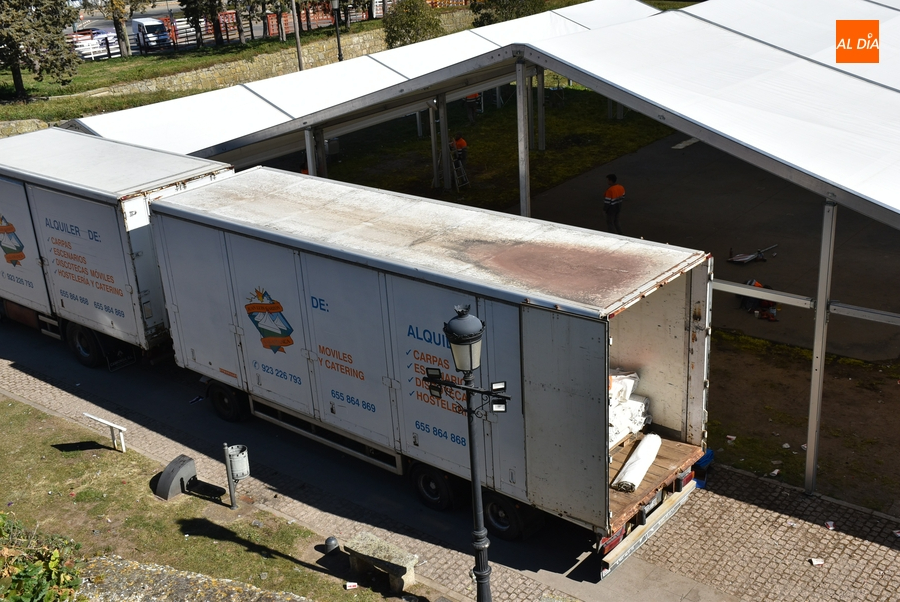 La Plaza se acerca a la normalidad total mientras la carpa dice adiós