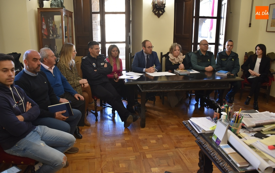 98 autobuses, entre ellos 18 de Sevilla, ya han solicitado autorización para acudir al Carnaval