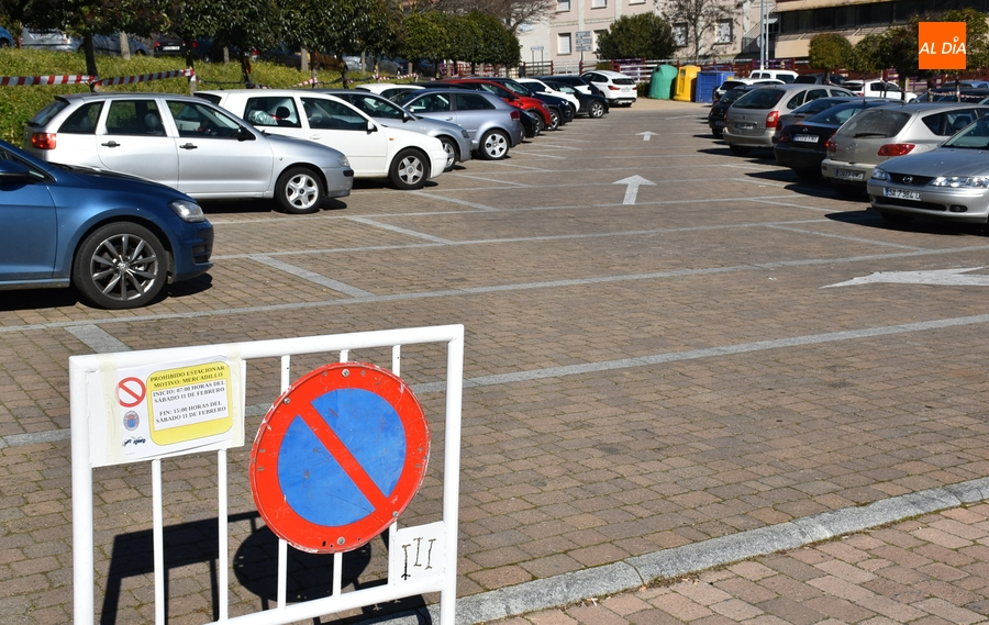 Parte del mercadillo retornará este sábado al parking frente al antiguo Centro de Salud
