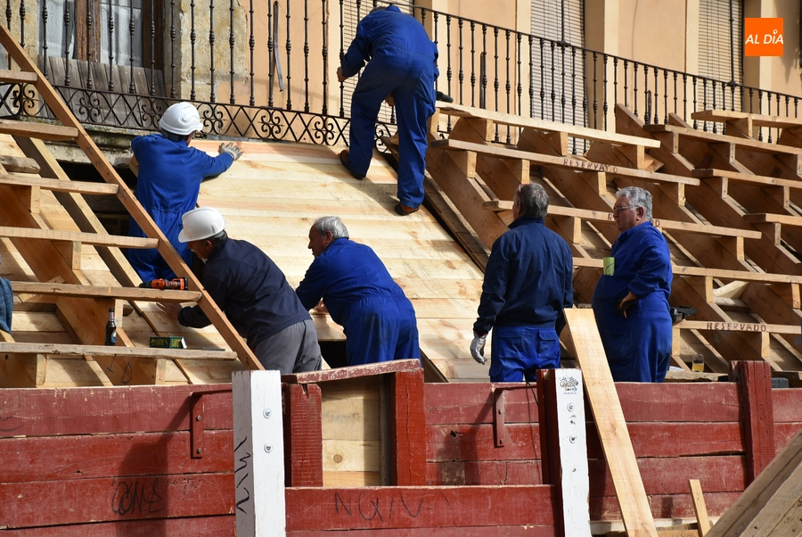 La Plaza Mayor, la calle Madrid y la zona de ferias continúan poniéndose a punto