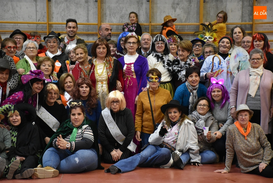 Amanecer festeja la llegada del Carnaval con sus propias Murga y Corte de Honor