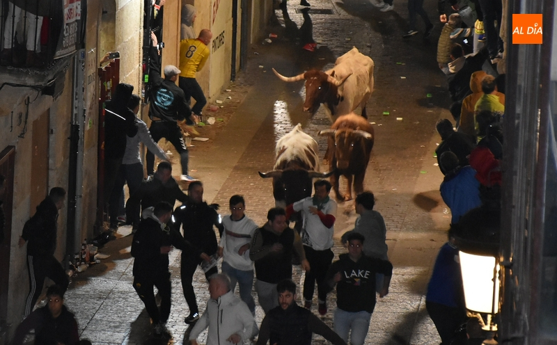 Enrevesada tarde taurina con otra baja, un corte de luz y visita de la lluvia