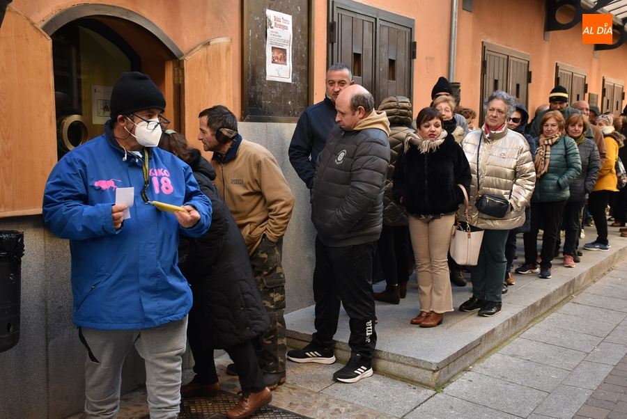 Desde las 7.30 horas en la cola para no perderse la cita con la Rondalla