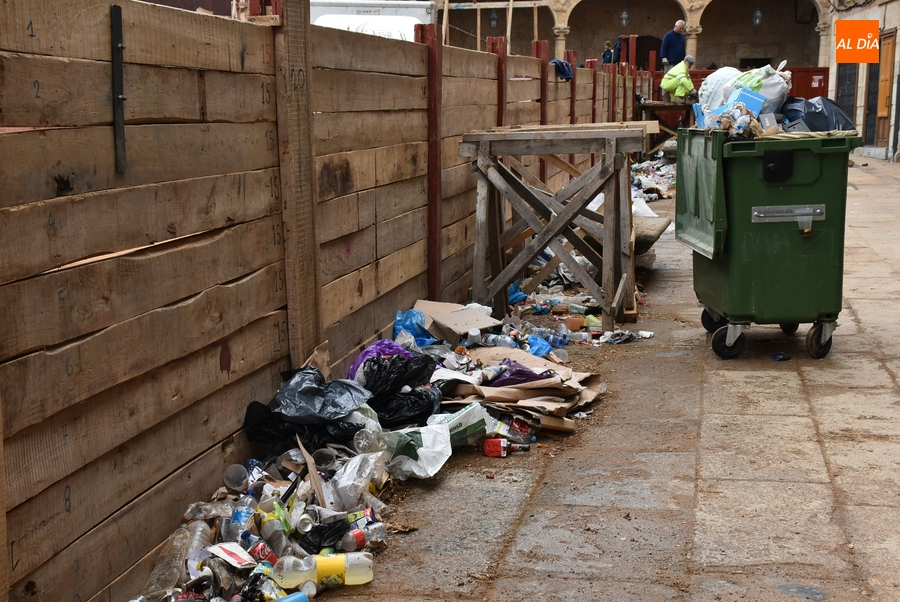 El Carnaval 2023 deja 135.000 kilos de basura, unos 10.000 más que en 2022