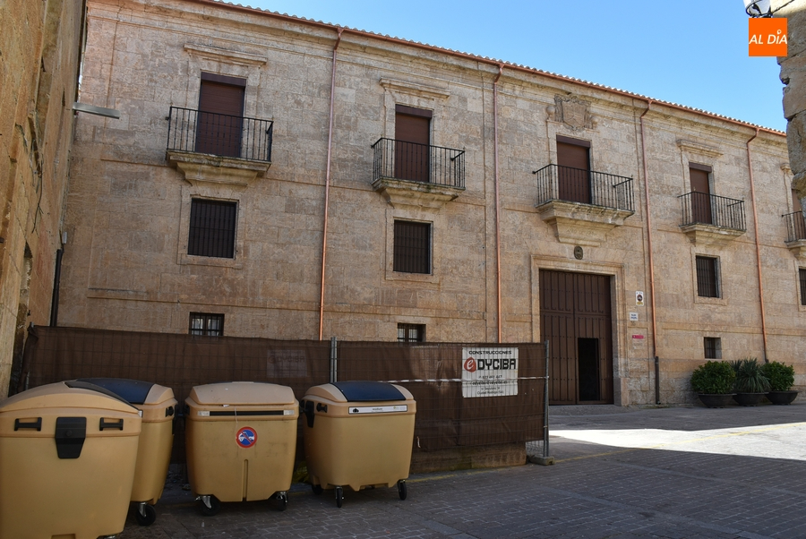 Reabierto al tránsito el entorno del Palacio Episcopal tras retirarse la grúa