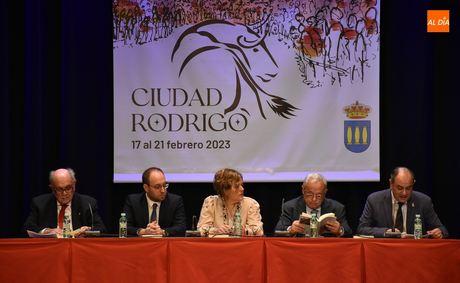 Miguel y José Ramón Cid Cebrián publican un compendio de todo lo que conforma el Carnaval