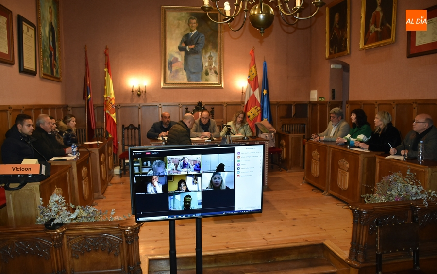 El Pleno se viste de Carnaval con varias polémicas y propuestas, como el regreso de la Corte Infantil