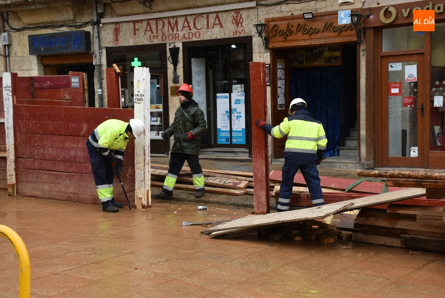 Desmontado el ‘rectángulo mágico’ de la Plaza Mayor mirobrigense