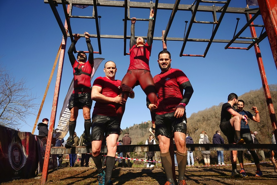Hasta un cura participa en la Farinato Race de Cangas de Onís