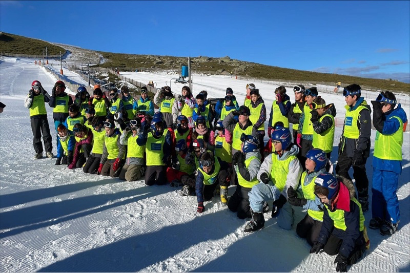 Escolares del CEIP Severiano Montero disfrutan de unos divertidos días en la nieve