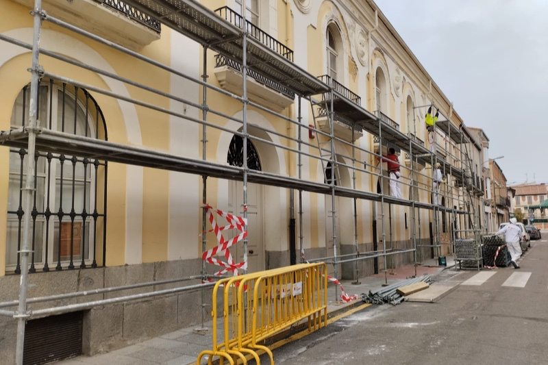 Arrancan los trabajos de restauración en las fachadas del Teatro Calderón