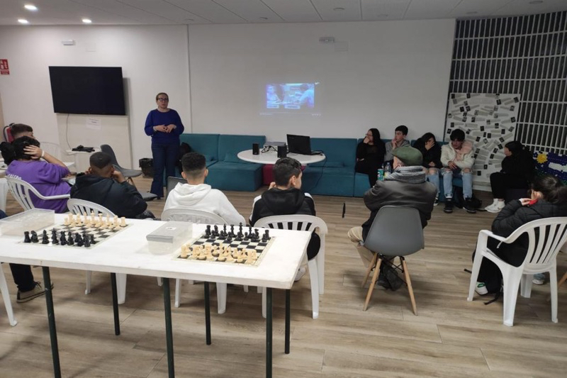 El ajedrez, la ciencia y la mejor jugadora de la historia, protagonistas de una llamativa tarde en el Centro de Ocio Juvenil