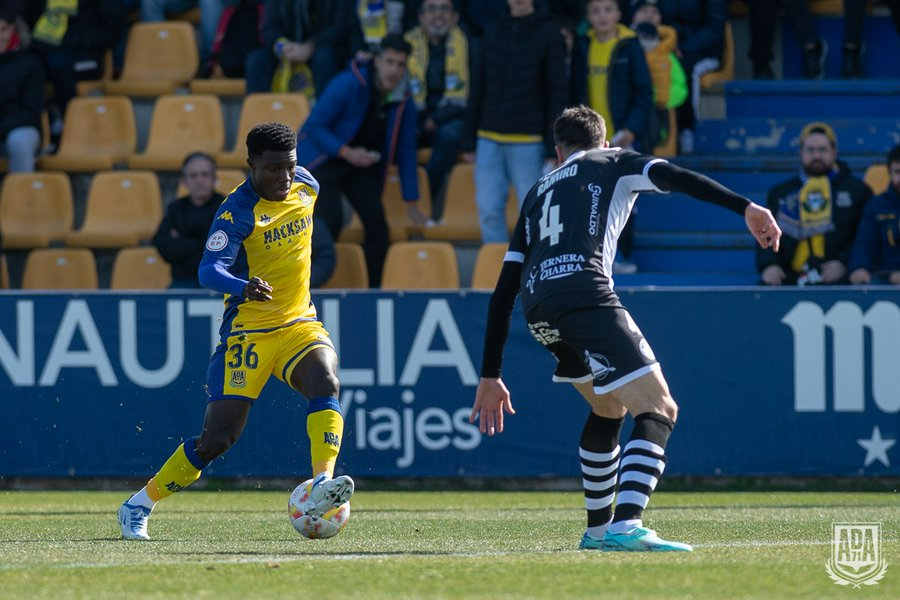 La era Ponz en Unionistas arranca con mal pie ante un Alcorcón que se convierte en nuevo líder (2-0)