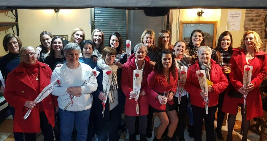 Las Águedas reciben rosas en Agallas