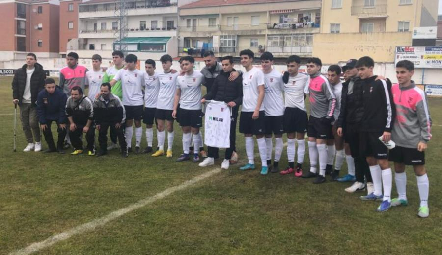 El Juvenil del Ciudad Rodrigo brinda un homenaje a uno de sus integrantes, David Torres