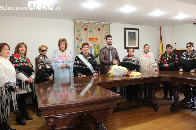 Encarnación Bogajo toma en Lumbrales el bastón de mando municipal ‘con todas las competencias’ 