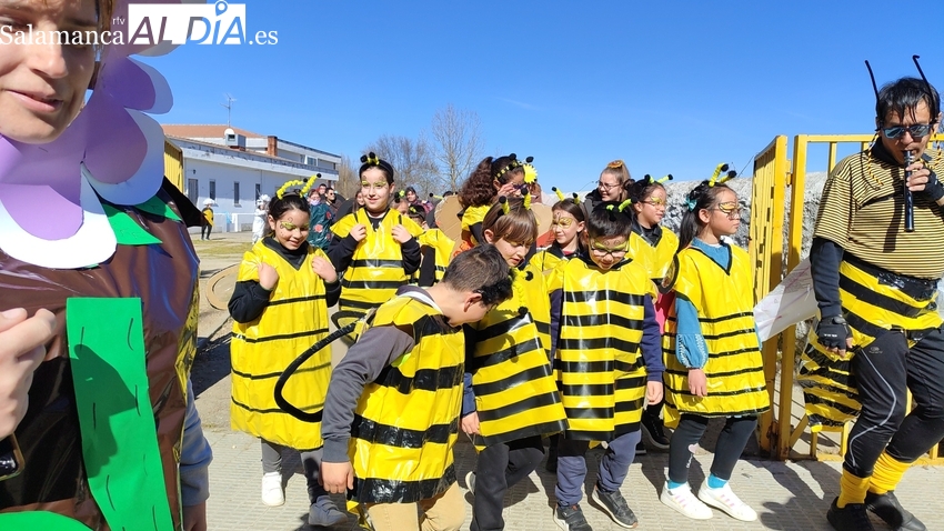El CEIP Manuel Moreno viste de Carnaval las calles de Vitigudino 
