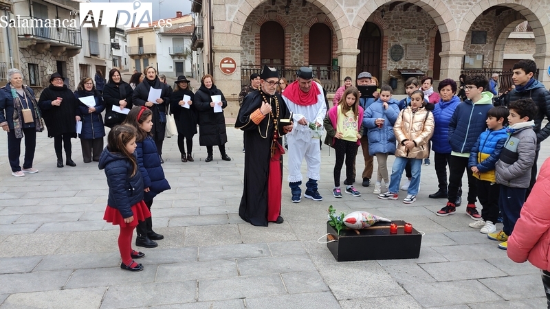 El entierro de la sardina pone fin al Antruejo en Villarino