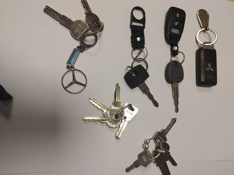 El variado ‘mercadillo’ postcarnavalero de la Policía Local