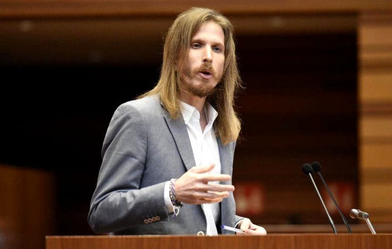 Fernández tacha de puta basura pretender declarar BIC símbolos franquistas