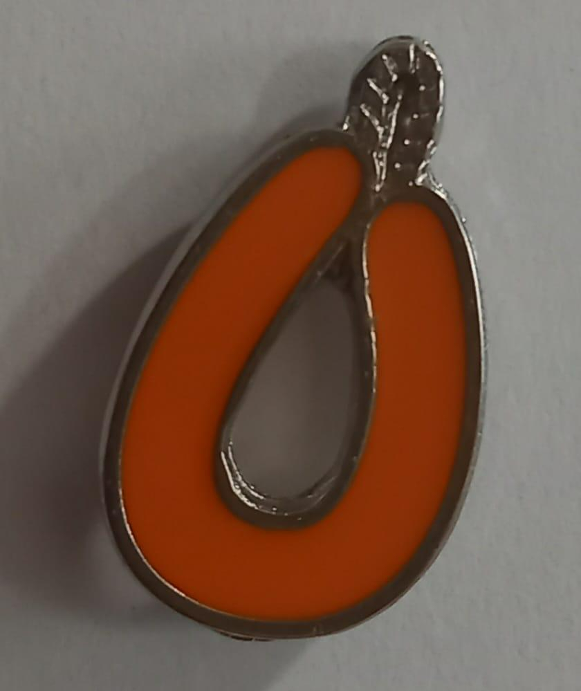 Los Amigos del Farinato ponen a la venta pins