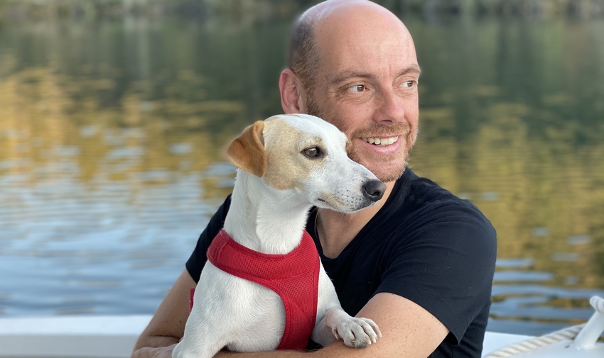 Pipper con su propietario Pablo Muñoz en Arribes del Duero