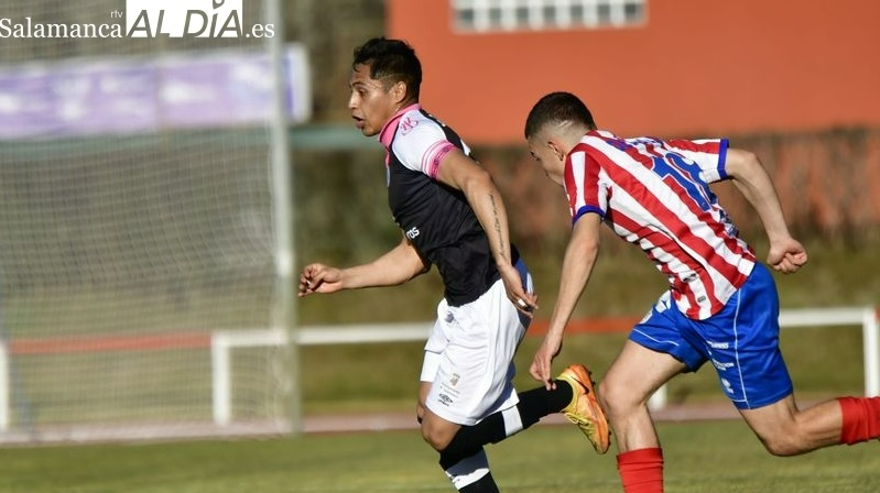 El polémico vídeo del Bembibre por un supuesto penalti del Salamanca UDS: ¡le ofrece ponerse unas gafas al árbitro!