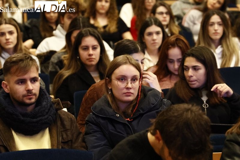 Estudiantes de la UPSA se aproximan a los aspectos psicológicos de la maternidad