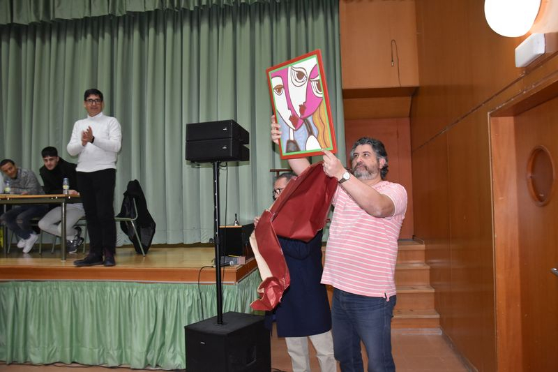 Los alumnos del IES Mateo Hernández reciben la visita de los internos del Centro Penitenciario de Topas