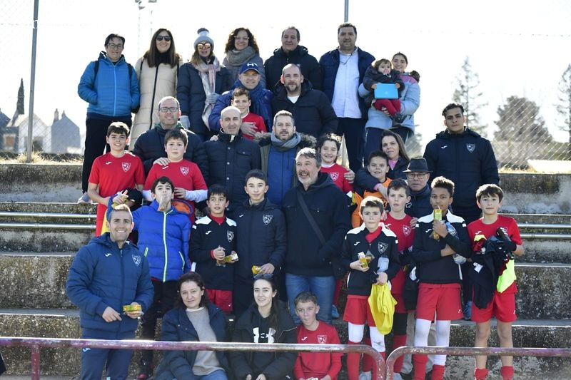 El buen tiempo da colorido a las gradas y a los goles en el fútbol base salmantino