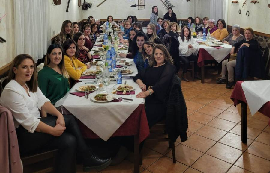 Cerca de 40 mujeres se reúnen para festejar las Águedas en Villasrubias