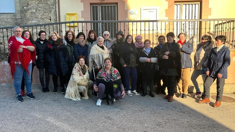 En Cabeza del Caballo las mujeres viven la fiesta de Santa Águeda con ‘sabor’ charro