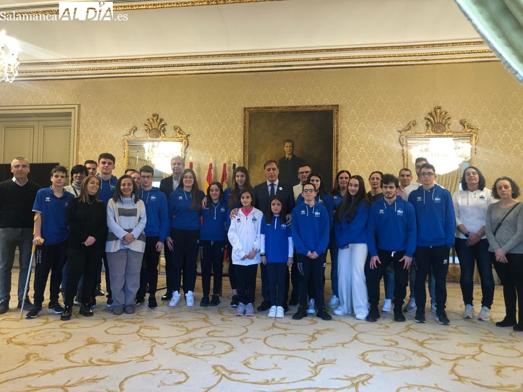 El Club Deportivo Acuático de Salamanca, recibido por el alcalde gracias a sus logros