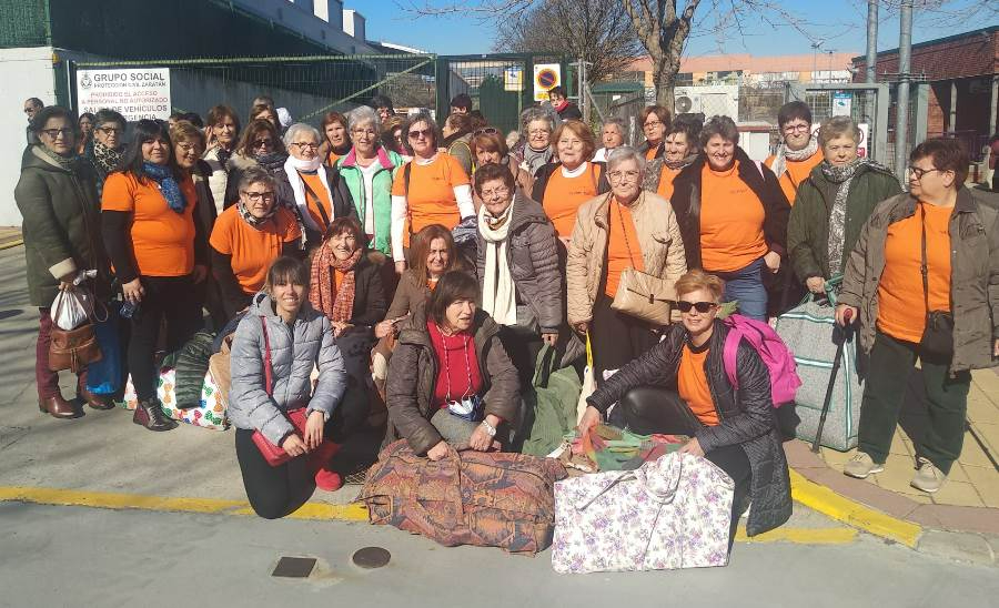 35 bolilleras de Amanecer, Fuenteguinaldo y La Fuente asisten al Encuentro de Zaratán