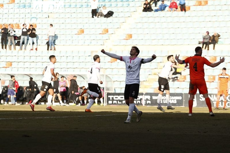 Puerta grande para el Salamanca UDS ante La Virgen del Camino (3-0)