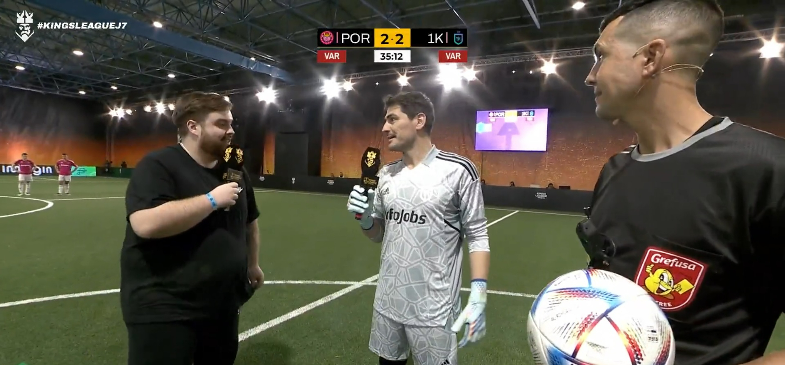 Lo nunca visto: ¡Ibai Llanos le mete un penalti a Iker Casillas!