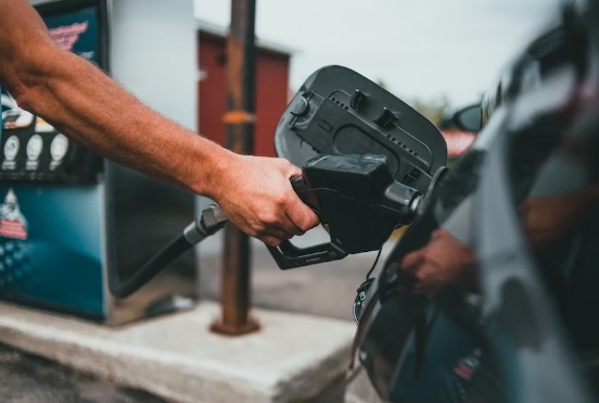 Cómo ahorrar hasta un 30 % en carburante durante trayectos largos en coche