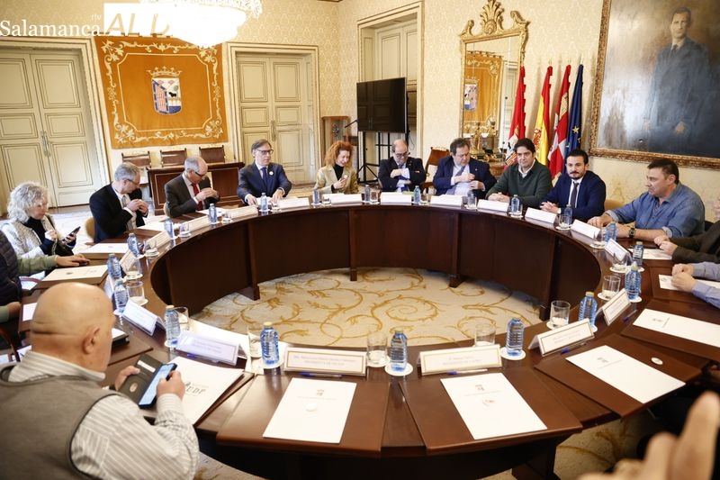 Un total de 17 instituciones y entidades de Salamanca recogerán firmas para recuperar conexiones ferroviarias